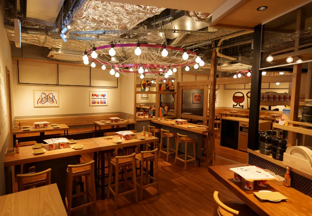 福岡天神店 店内写真