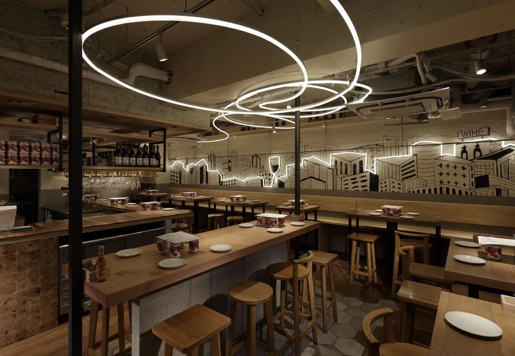 池袋東口店 店内写真