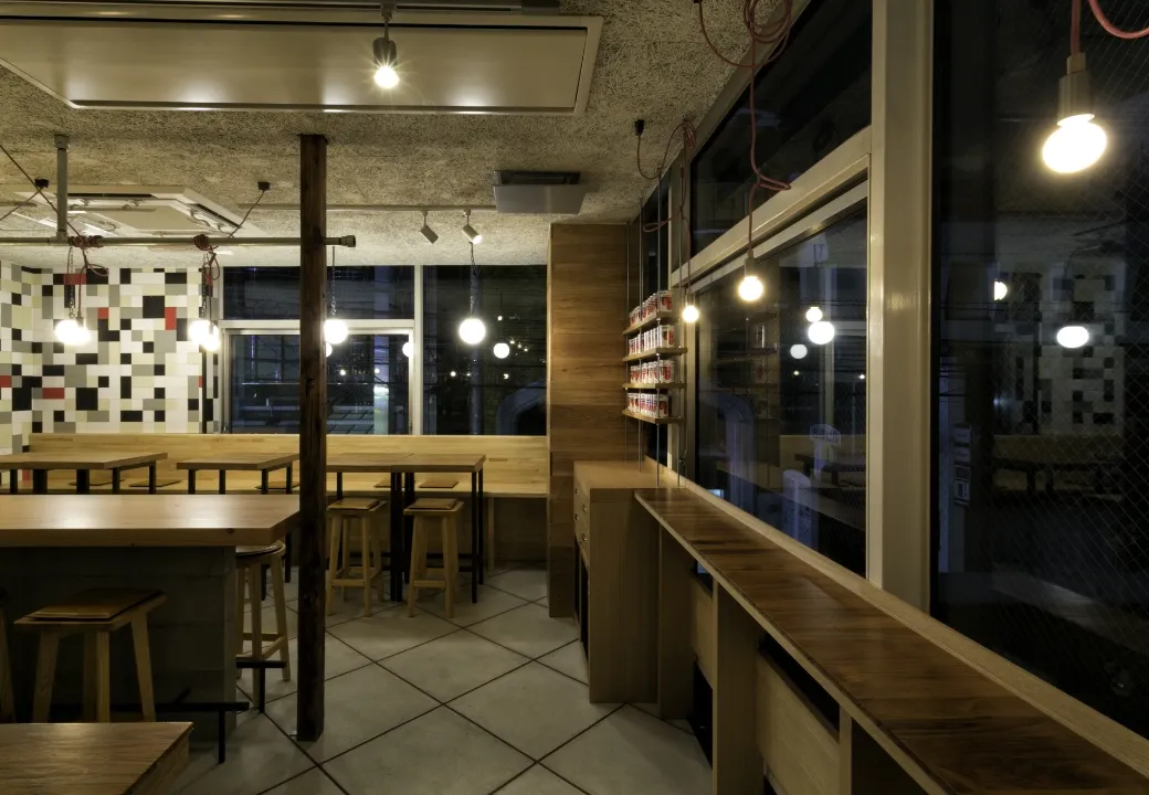 天神西通り店 店内写真